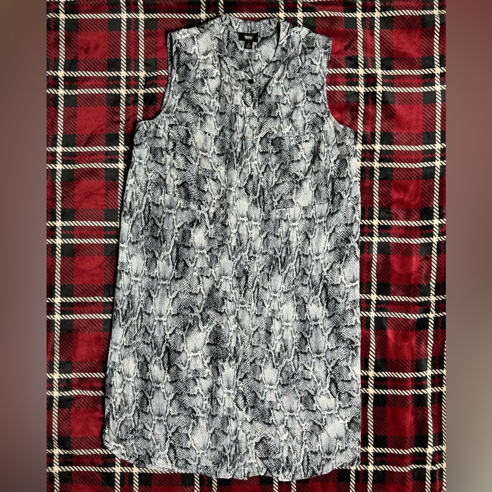Massimo Shift Dress Gray Snake Print Sleeveless Button Down Blouse